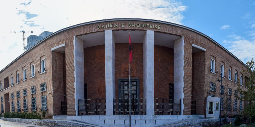 Banka e Shqipërisë forcon mbikëqyrjen, krijon zyrën për parandalimin e pastrimit të parave